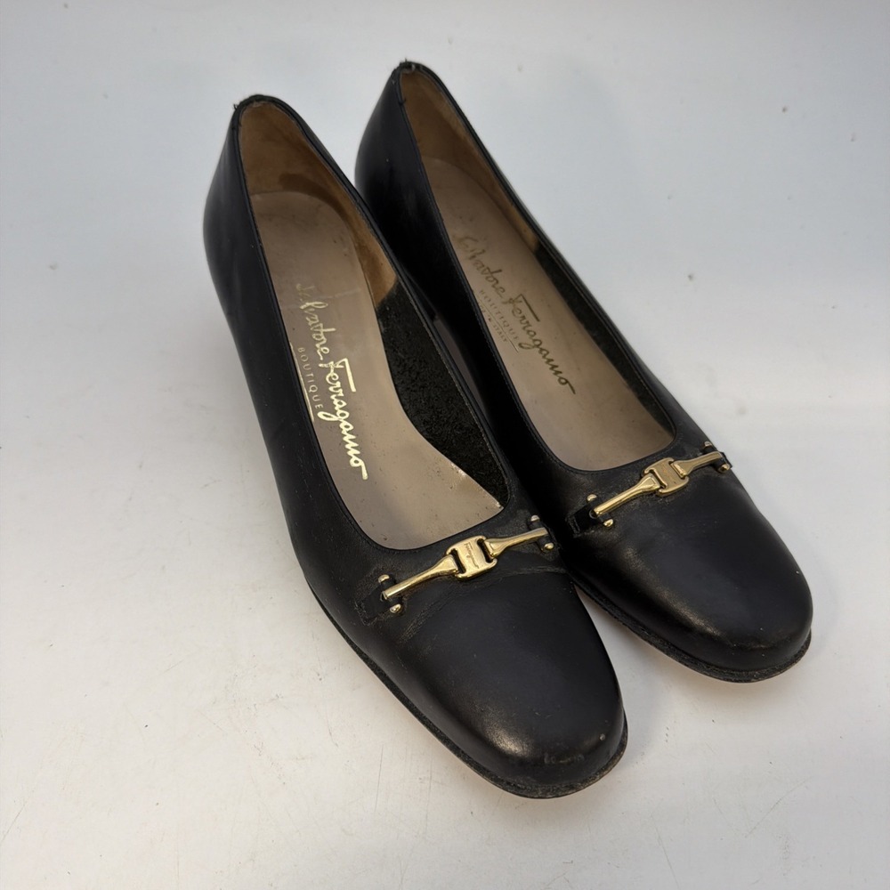 Salvatore Ferragamo Boutique Women's Black Pumps Size 7.5
